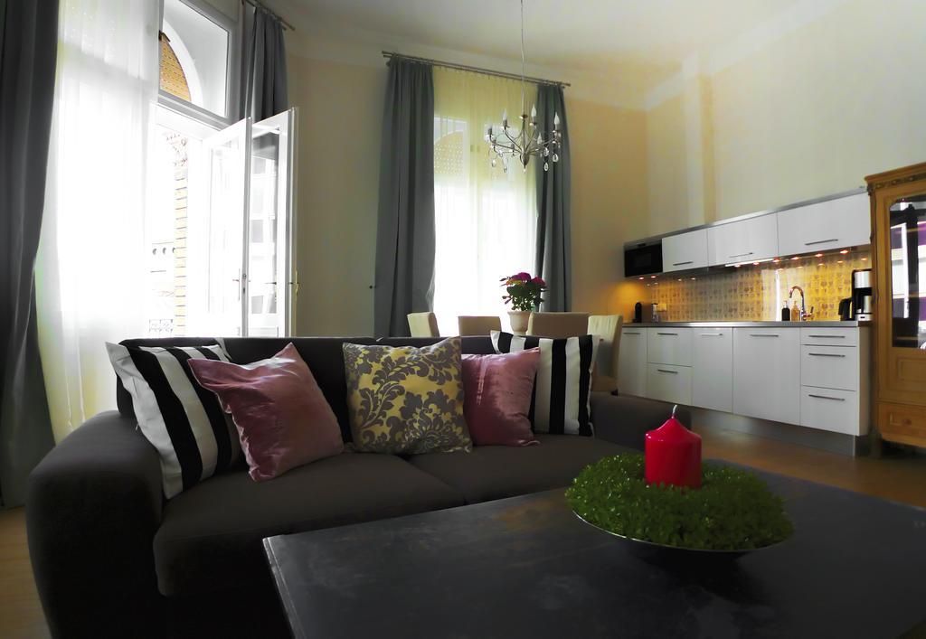 Golden Stars Budapest Apartments Esterno foto